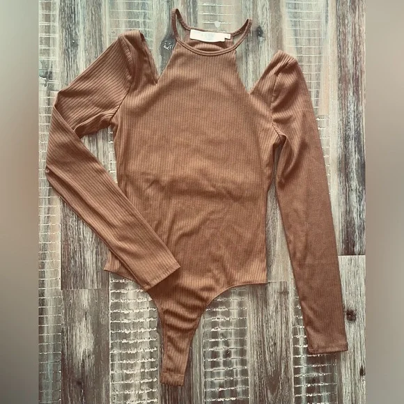 NEW - ASTR The Label Brown Halter Neck Long Sleeve Cutout Bodysuit Size Small - Picture 9 of 10